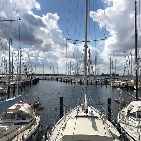 Botel Port Comfortable *