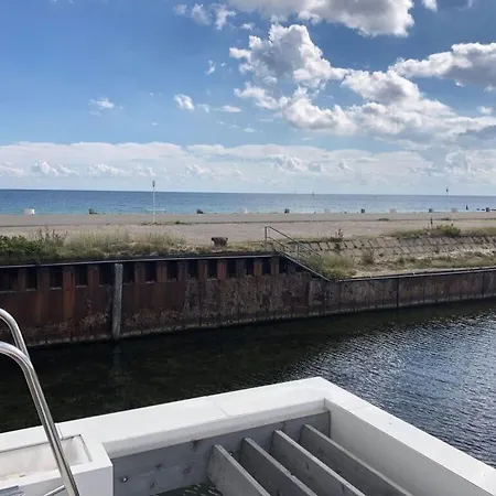 Botel Port Comfortable