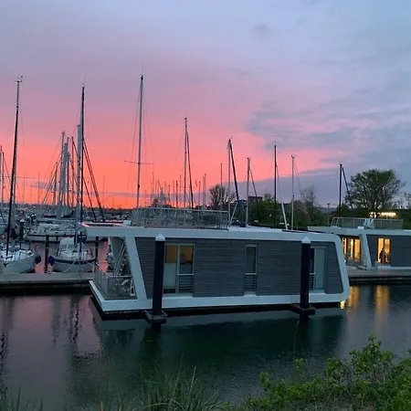 Port Comfortable Botel